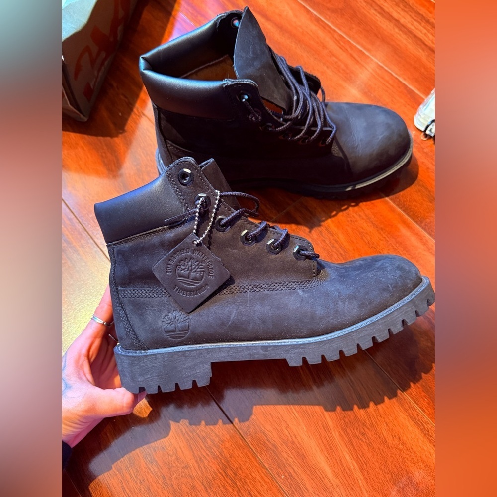 Timberland Black Nubuck Work Boot - Rugged Lug Sole - Picture 2 of 9